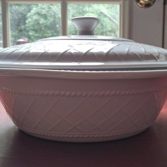 2 Qt Covered Casserole with Lattice Pattern TTO6 - Picture 2 of 8